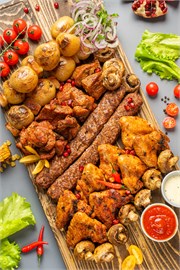 {{photo.Alt || photo.Description || 'Сет Хит '}}